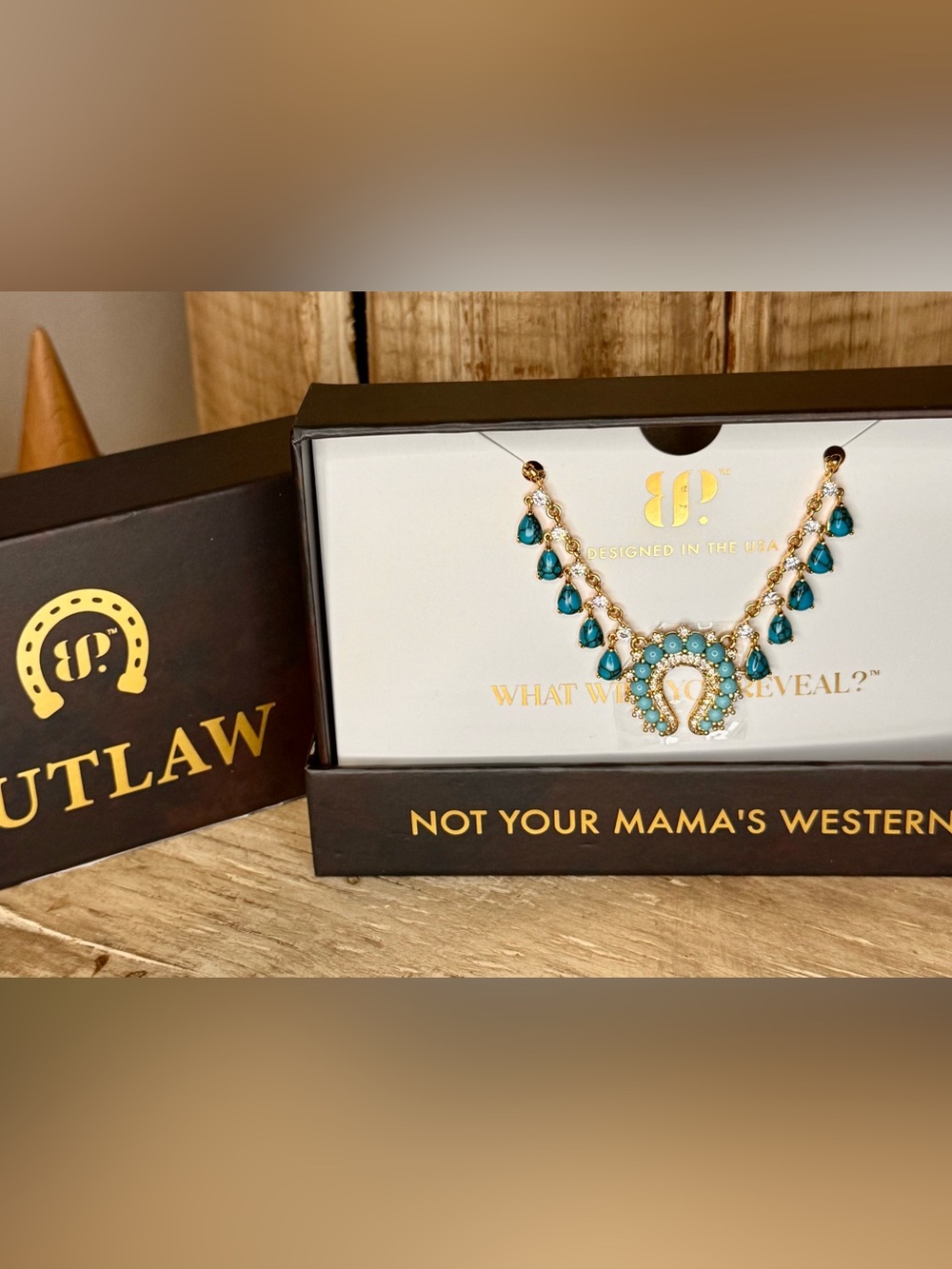 Bomb party Outlaw horseshoe necklace - Quietly Dangerous